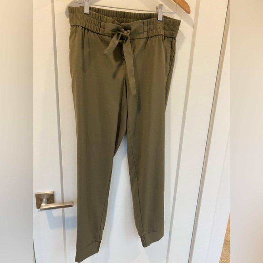 Stork & Babe maternity joggers Size Small Green